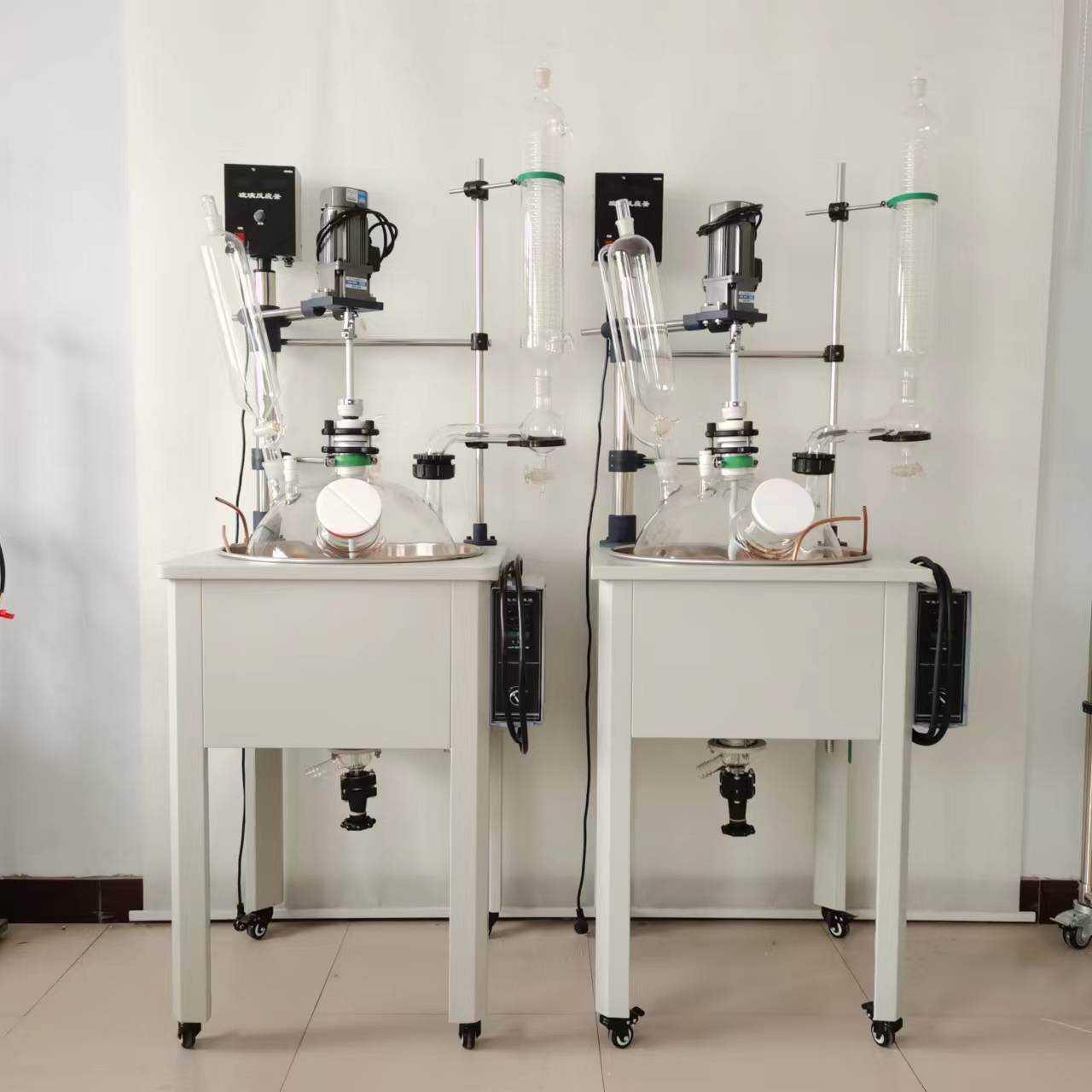 Laboratory 5L-100L glass reaction kettle distillation extraction synthesis jacket heating stirring vacuum reaction kettle