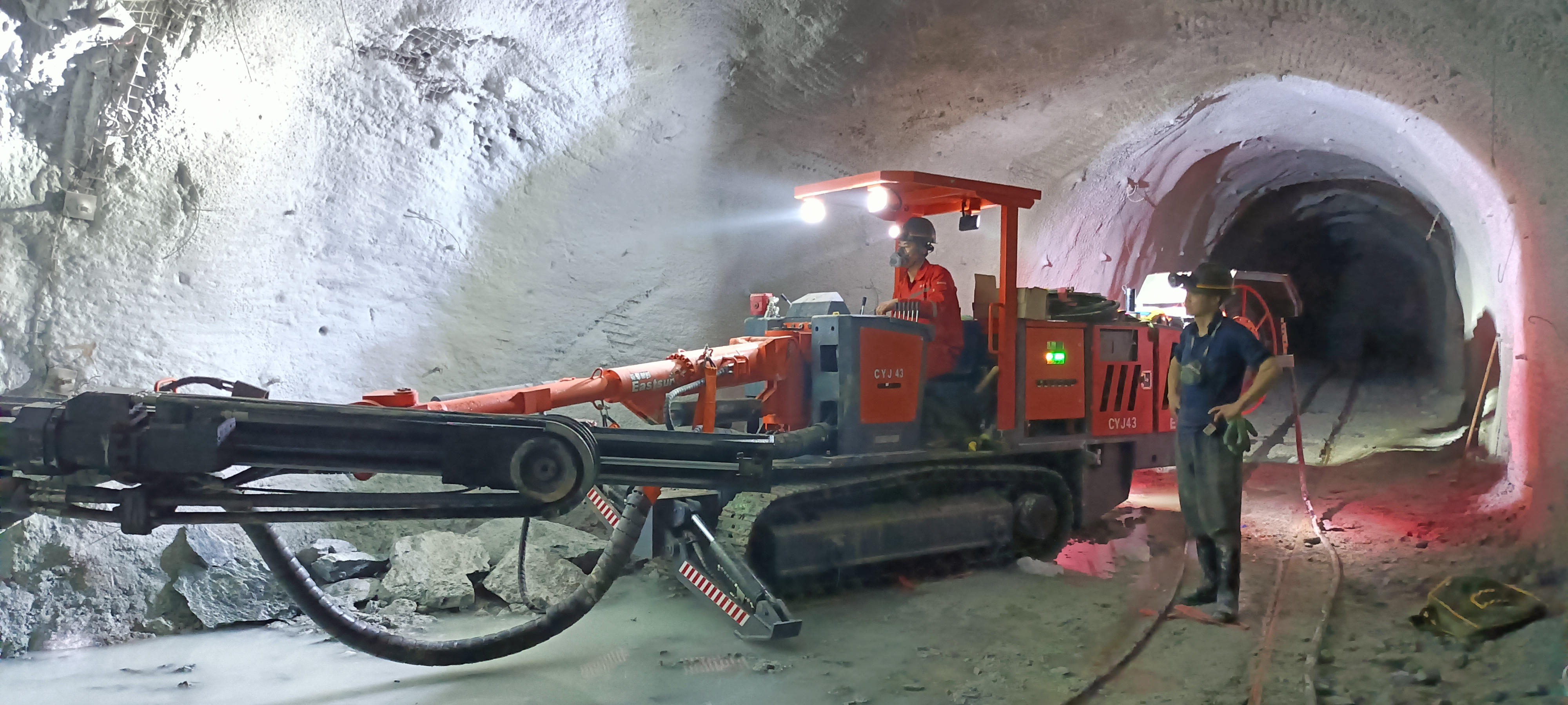 Difeng Tunnel Excavation Rock Drilling Trolley Horizontal Drill Arm Dual Power Crawler Walking DF12A-1BCD