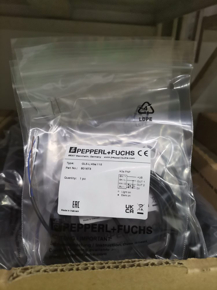 超声波传感器 UB1000-18GM75-I-V15 漫反射接近开关-含税包邮低价
