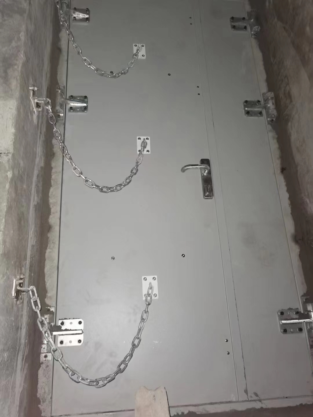 Free installation and measurement of wind pressure resistant doors for supply tunnels in subway high-speed rail sewage treatment plants