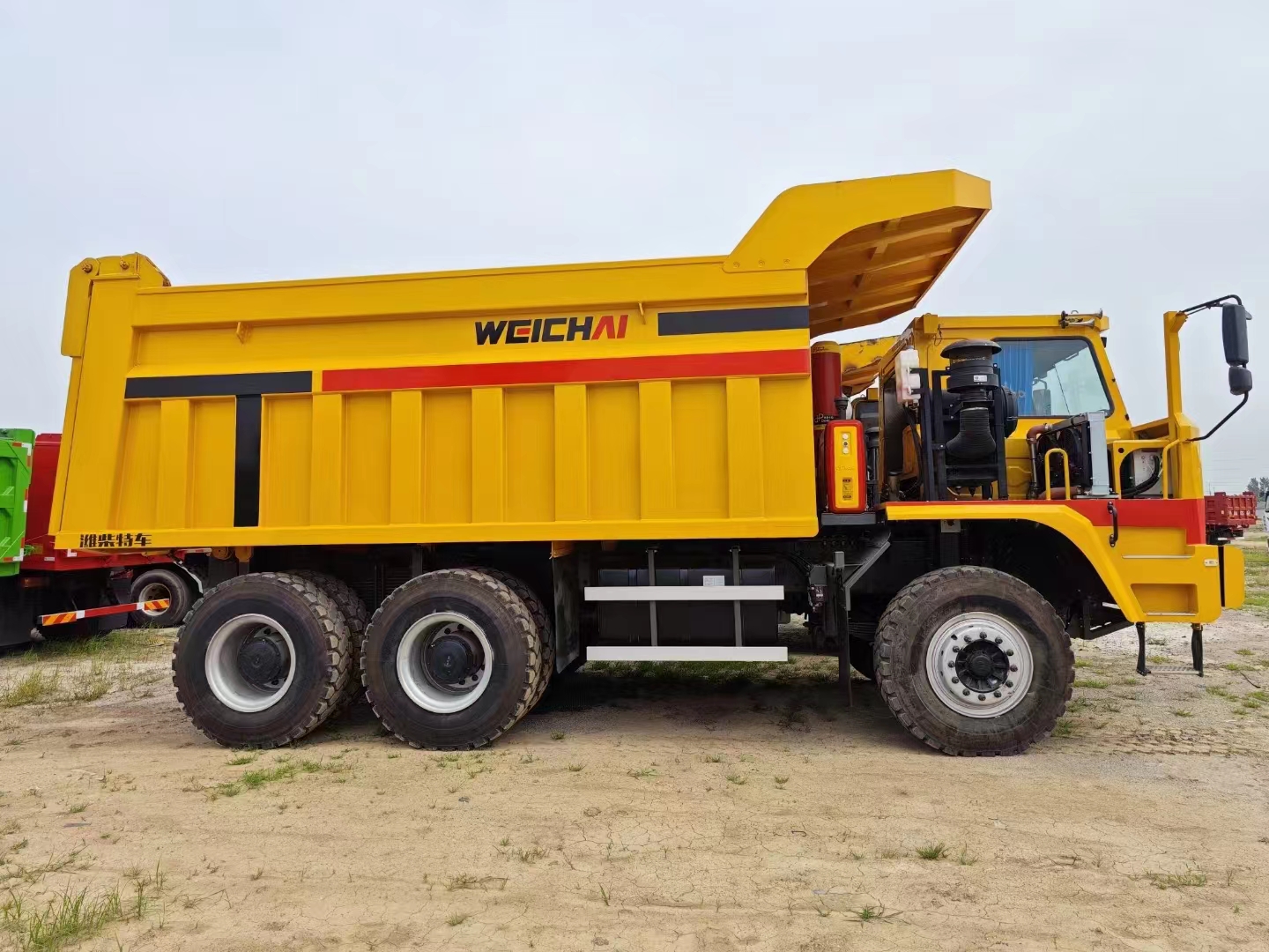 Supporting the export of XCMG mining wide body dump trucks with 90 tons and 430 horsepower