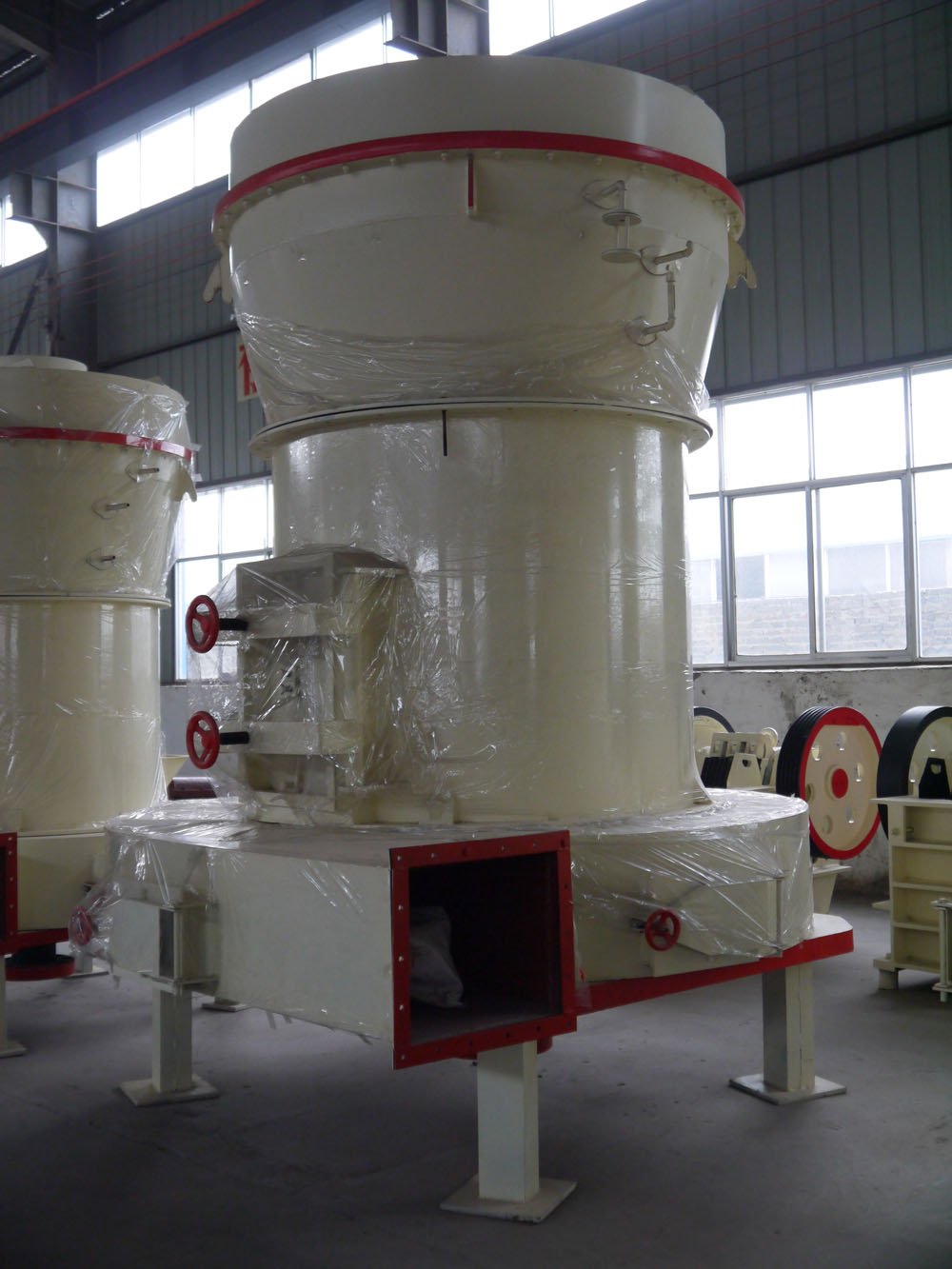 Ruitai Mobile Crusher is used for coarse crushing of ores or stones, all made of high-quality high manganese steel