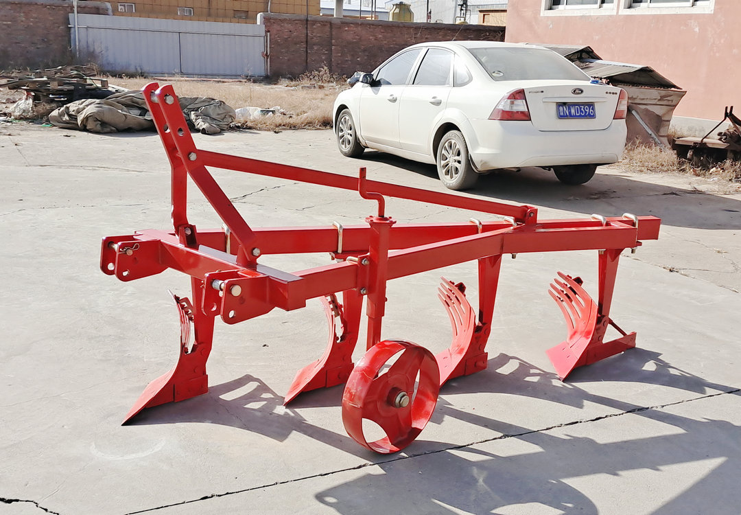 Tractor with steel plate four plow 425 plow flat pull grid plow agricultural plow