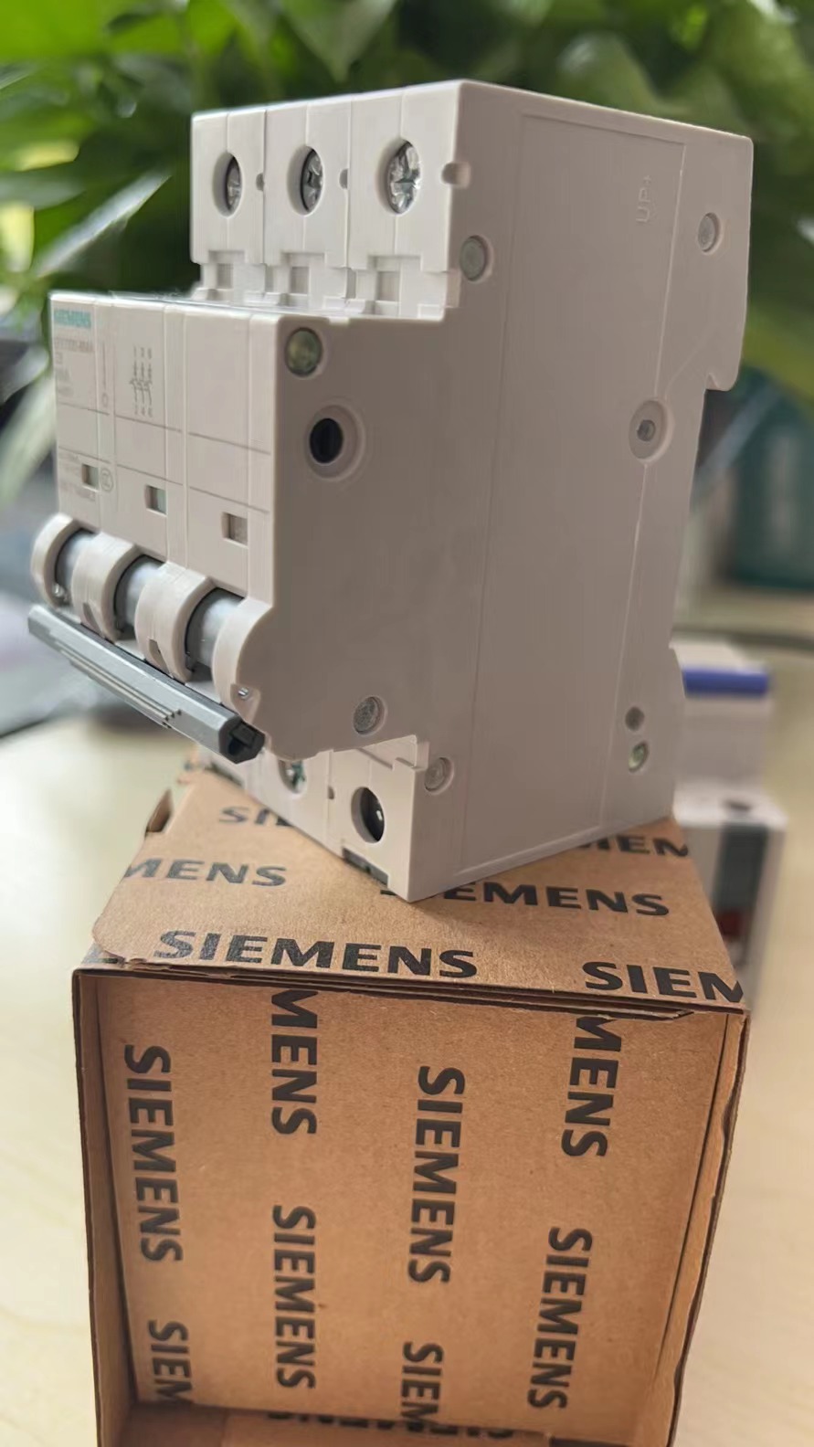 Siemens low-voltage distribution 5SY7320-8MA miniature circuit breaker