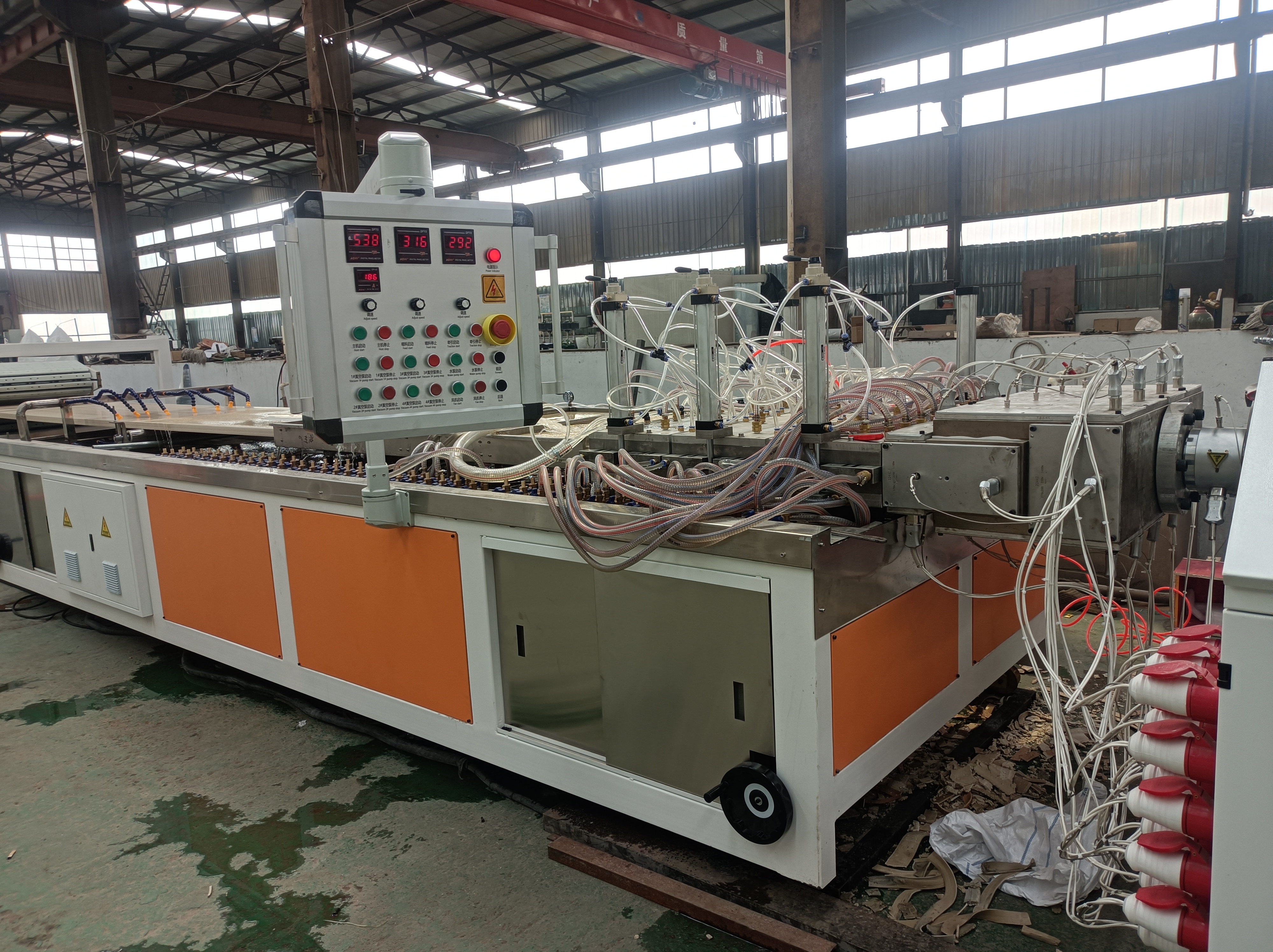 Tenghai PVC wood-plastic door panel extrusion production line machinery and equipment Wood-plastic equipment