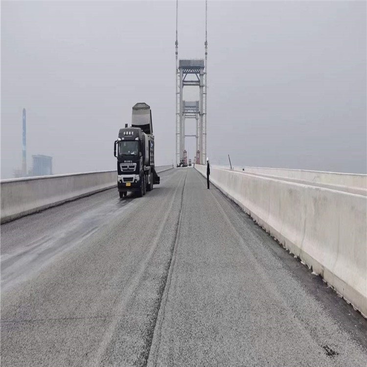 Excellent extensibility of polymer modified asphalt (PB II type) waterproof coating spraying construction for roads and bridges