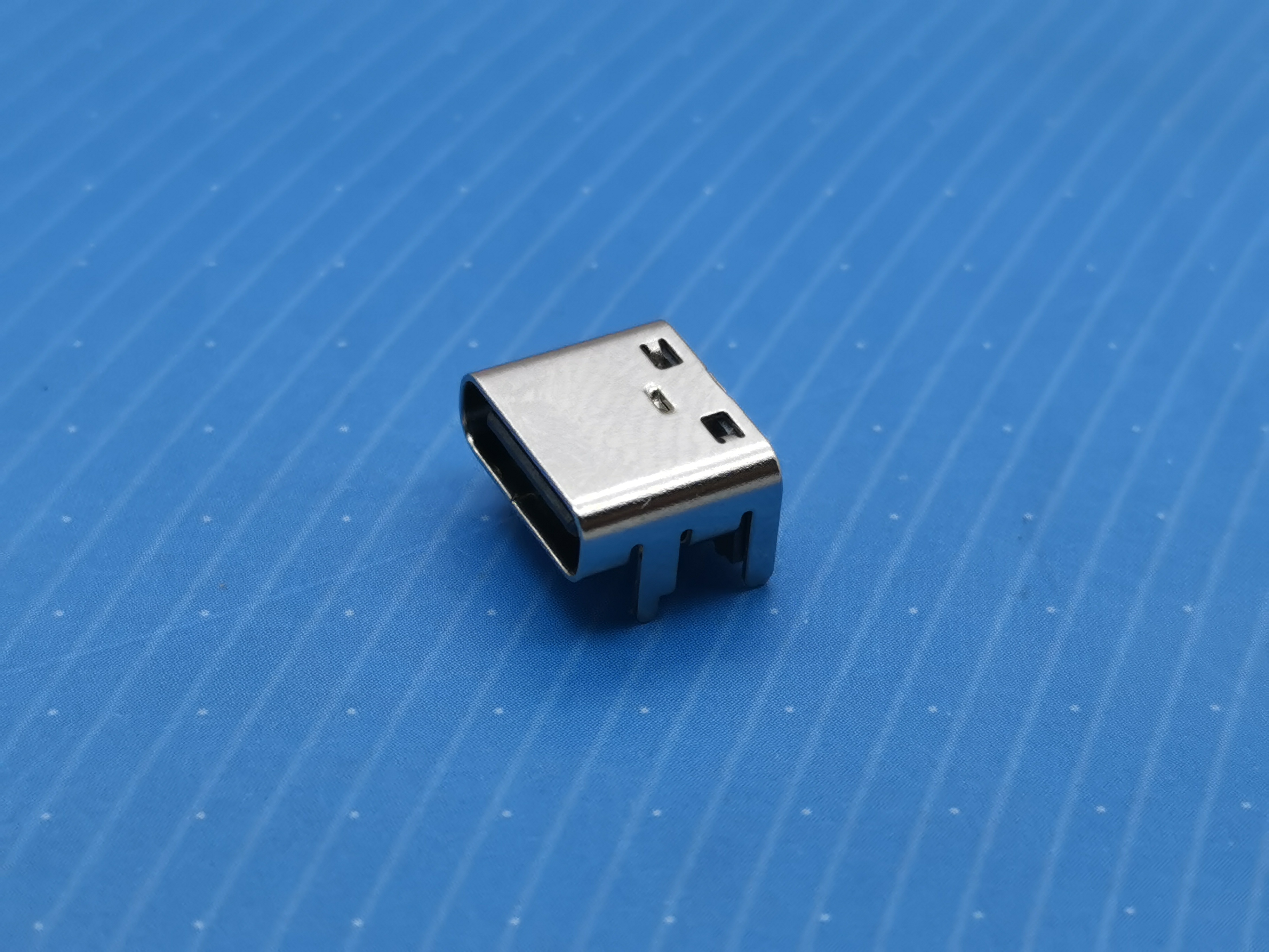 Xinfenglei USB connector TYPE C 16P female seat raised by 1.0 L=7.35