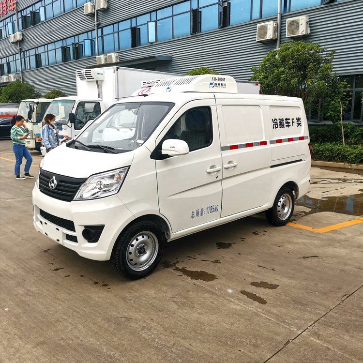 Chang'an bread refrigerator car Blue brand fresh-keeping car Milk cold drink cold chain transport car Guoliu2 meters 7 refrigerated Refrigerator car