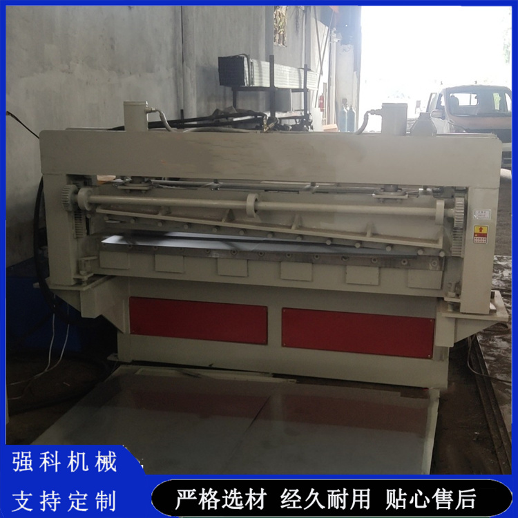 Automatic uncoiling and leveling machine 6mm heavy-duty thick plate uncoiling and leveling machine Qiangke has diverse specifications