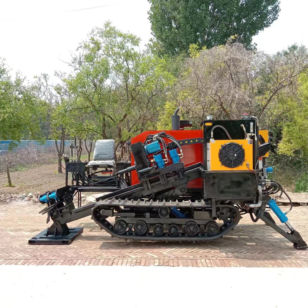 Small directional drilling rig hydraulic crawler non-excavation 100 meter drilling machine protection short slip pipe laying and jacking machine