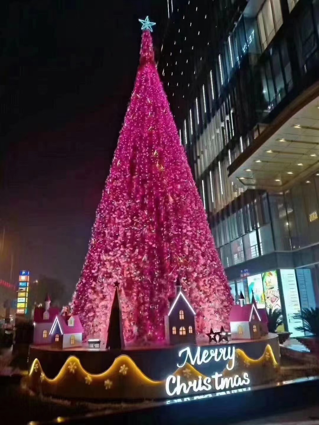 Creative internet celebrity large Christmas tree outdoor shopping mall drainage iron art acrylic Christmas luminous tree design customization