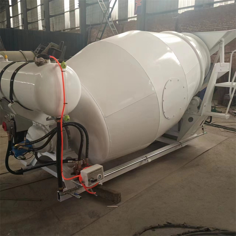 Spot concrete mixing tank, diesel engine, 4 cubic meters mixing and storage tank, Junde customized storage tank size