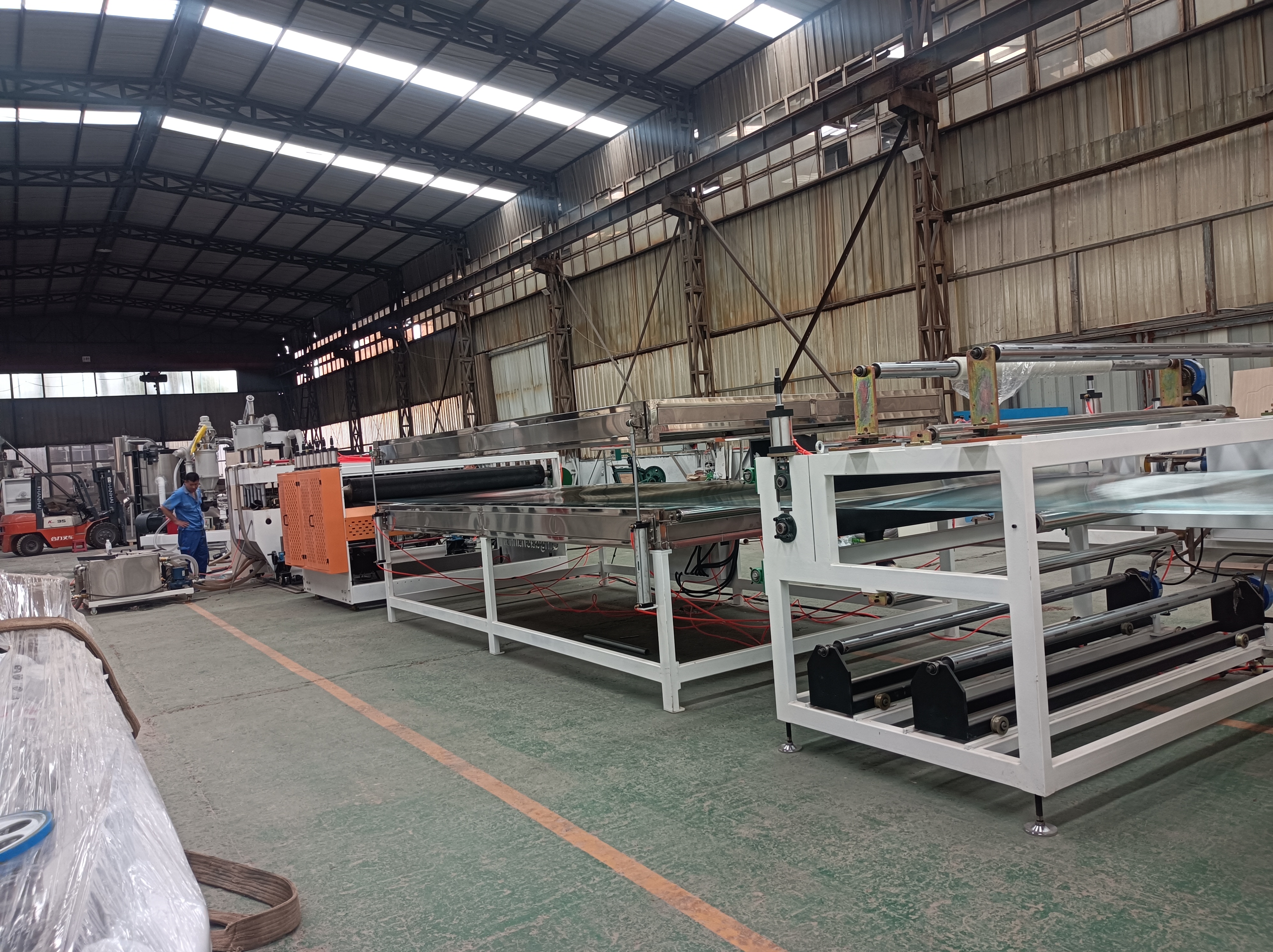 Tenghai PC Sunlight Board Equipment Plastic Hollow Board Production Line Daylight Board Machine