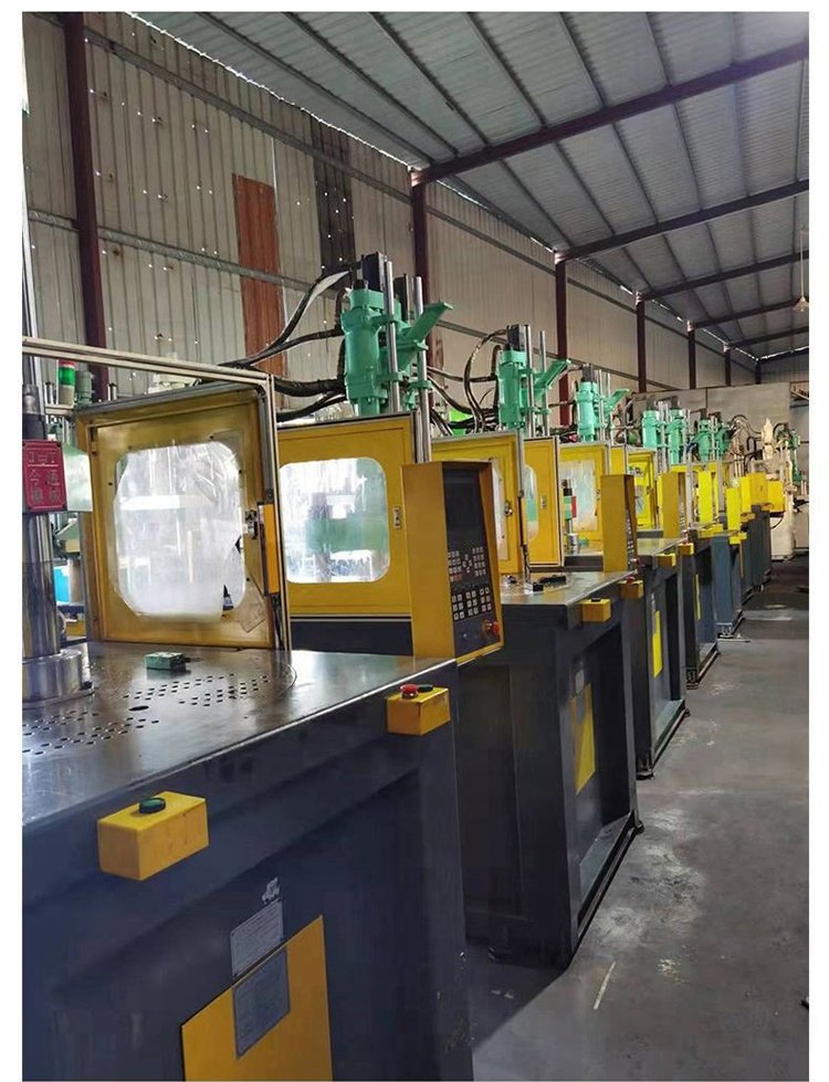 Sell at a low price, praise Baisu skateboard injection molding machine, mother chain, Japanese character chain, key chain, vertical injection molding machine