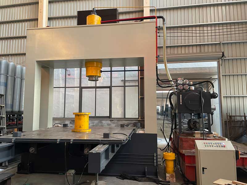 Weili Heavy Industry 315 ton reaction kettle head punching forming hydraulic press, special gantry hydraulic press