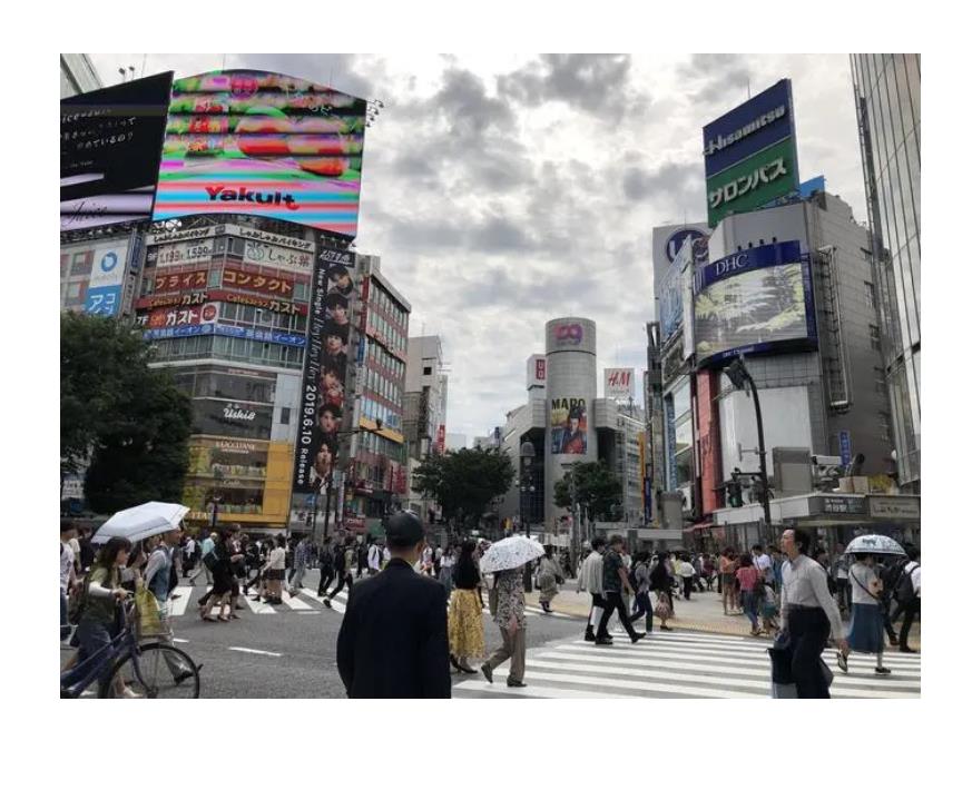 Overseas large screen advertising, outdoor LED screens at Shibuya Station in Tokyo, Japan. Overseas video advertising, search for Chaowen Tong